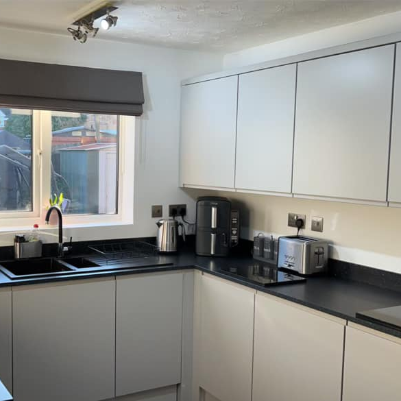 custom-kitchen-fitting-service-hero-image